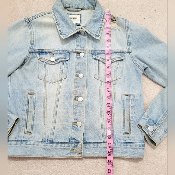 Forever 21 Light Wash Distressed Denim Jacket Women’s Size Small 100% Cotton - Picture 9 of 13